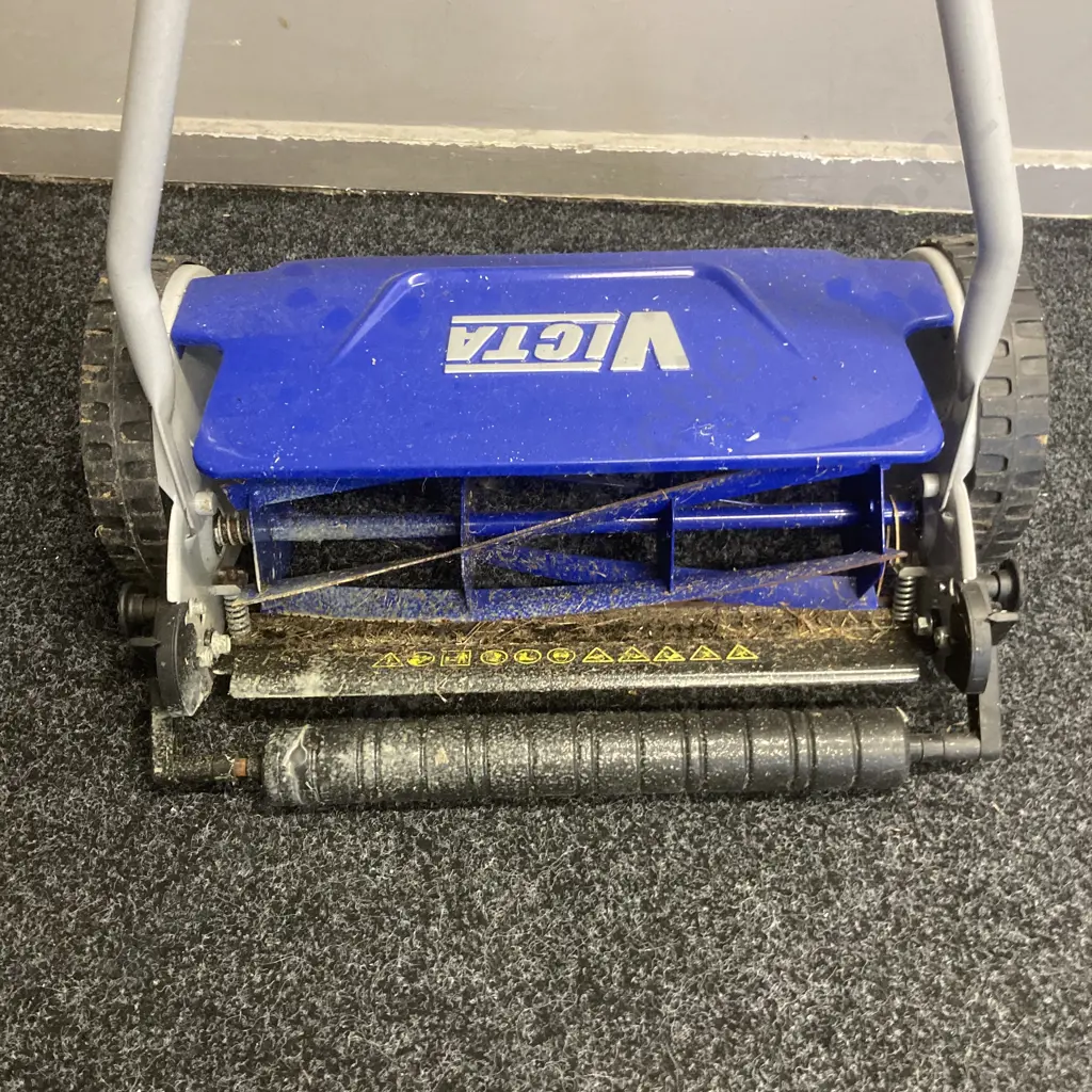 Victa 16" Razor Cut Push Mower Model 881878 Image 1++