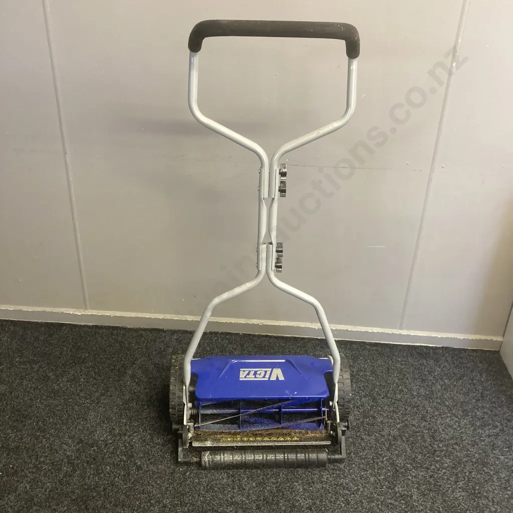 Victa 16" Razor Cut Push Mower Model 881878 Image 1++