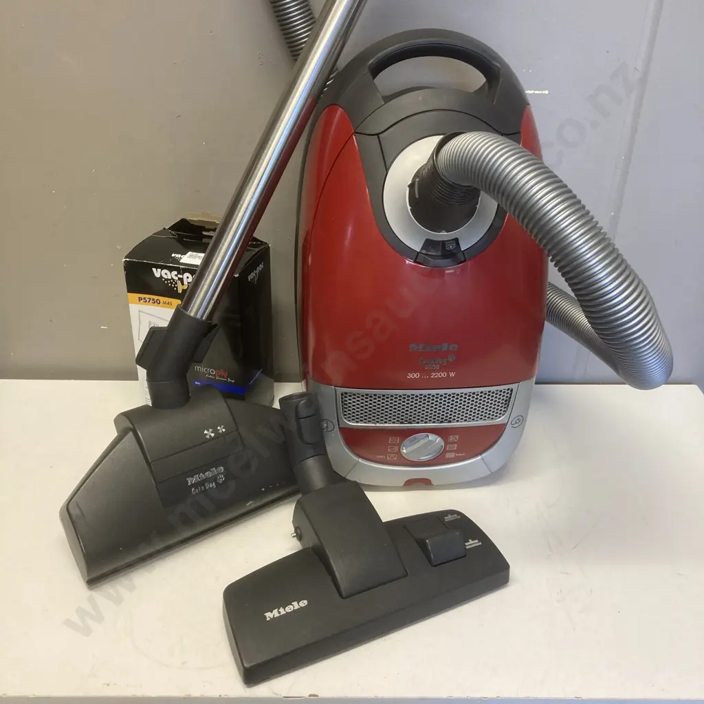 Miele Cat&Dog 5000 Vacuum Cleaner Image 1++