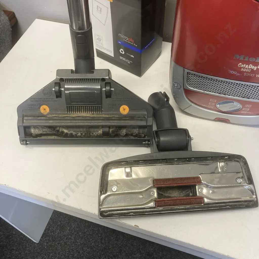 Miele Cat&Dog 5000 Vacuum Cleaner Image 1++