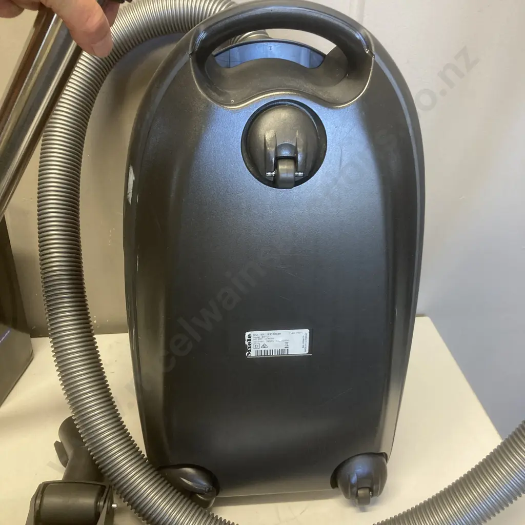 Miele Cat&Dog 5000 Vacuum Cleaner Image 1++