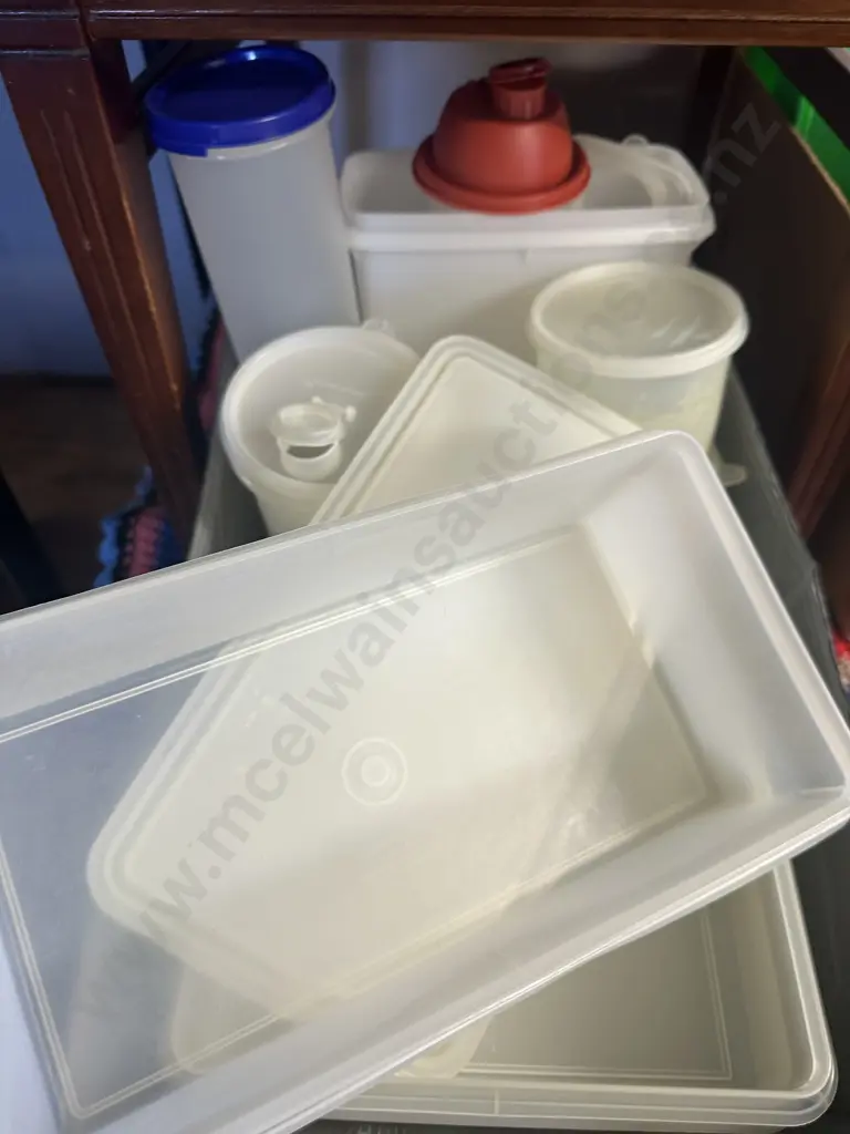 Assorted Vintage Tupperware Items Image 1++