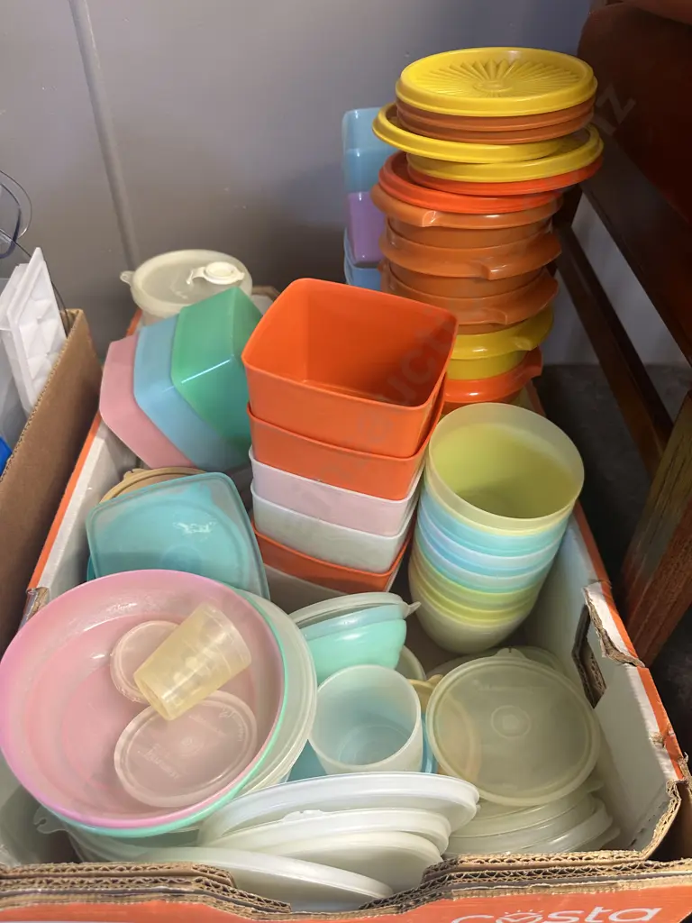Assorted Vintage Tupperware Items Image 1++