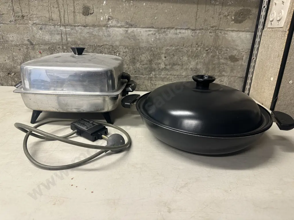 Vintage Zip Frying Pan & Lidded Wok/Pan Image 1++