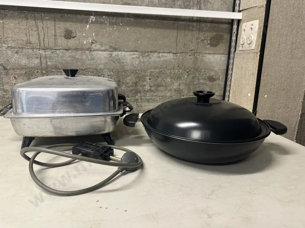 Vintage Zip Frying Pan & Lidded Wok/Pan Image 1++