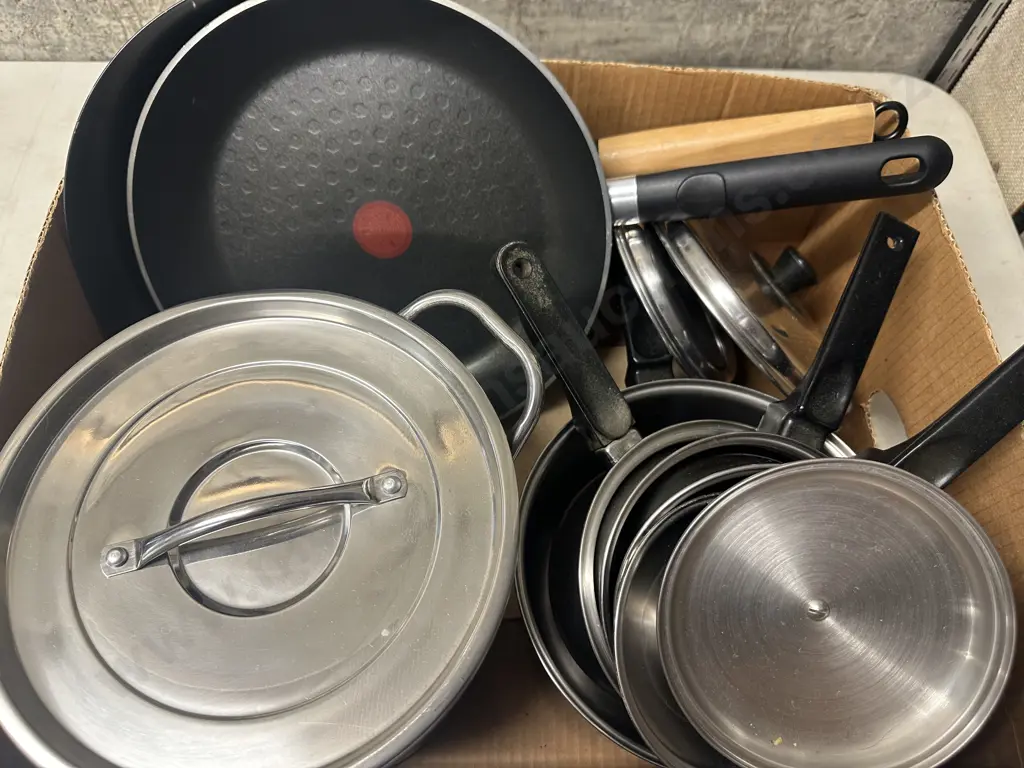 Selection Of Pots & Pans Including Stock Pot  Image 1++