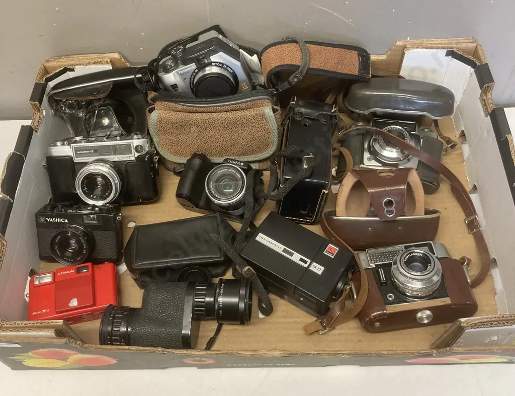 Box Lot Cameras & Camera Items Image 1++