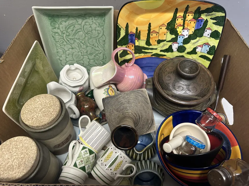 Selection Of China & Pottery Items Image 1++
