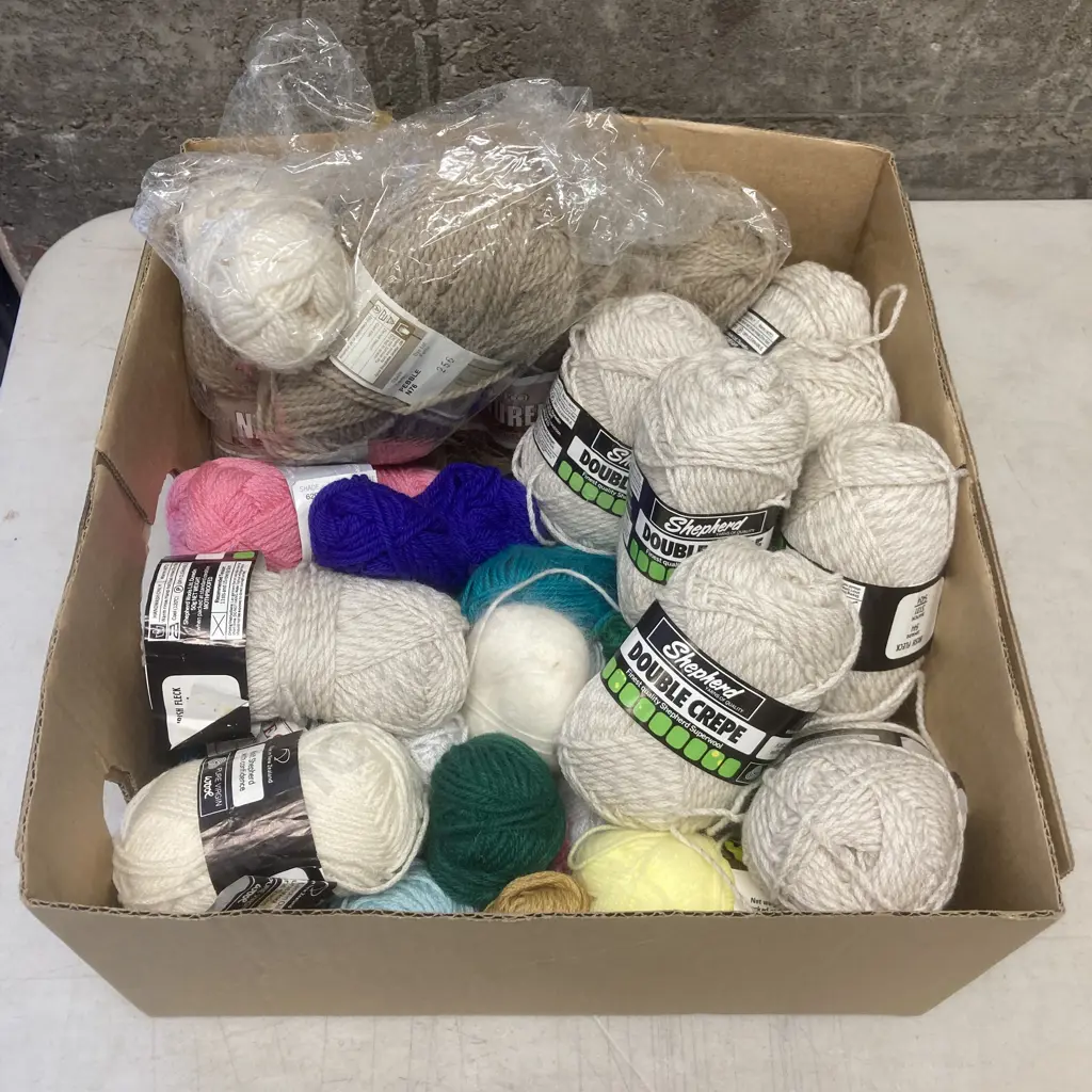 Box lot Assorted Wool Image 1++