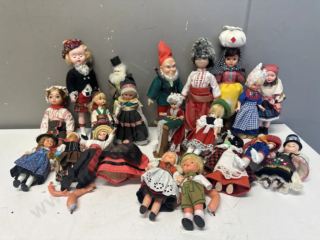 Selection Of Dolls Of The World  Image 1++