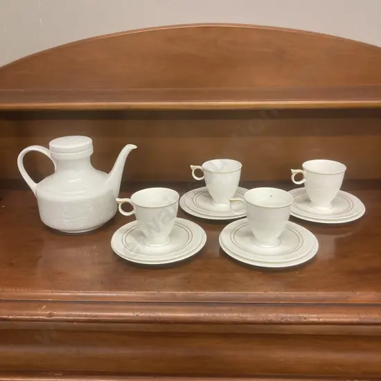 Hutchenreuther Teapot With 4 x Arabesque Cup, Saucer, Plate Trios (1 x Cup Repaired)