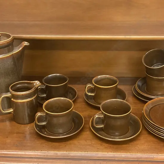 Retro Brown Wedgwood Sterling Coffee Pot & Creamer With 6 x Cups & Saucer Duos & 6 Crown Lynn Side Plates