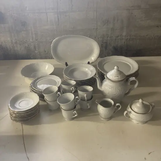 8 Place Dinner Service With Tea Set - White With Gold Detailing On Edge