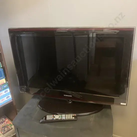 Samsung 32" TV With Remote, Model LA32A650A1M