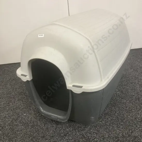 Plastic Dog Kennel. H50 W72 D48cm