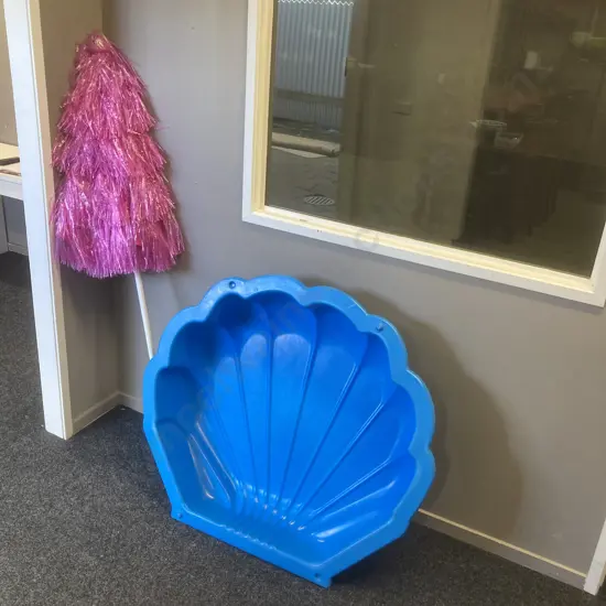 Blue Clam Shell Paddling Pool With Pink Tiki Sun Umbrella