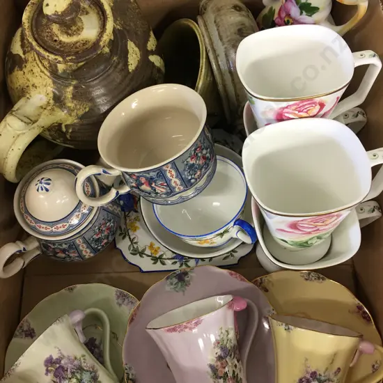 Box Lot China Items & Pottery