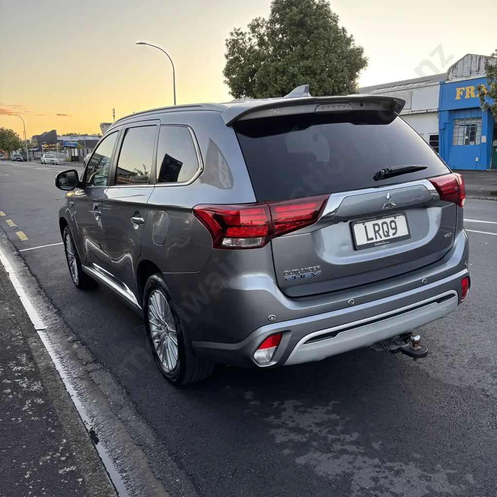 NO RESERVE 2018 Mitsubishi Outlander VRX Plug In Hybrid - 88KW/PHEV/4WD/AT, WOF / REG LRQ9 (11/4/25), 190556Kms Image 1++