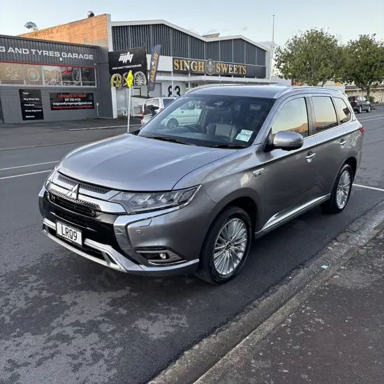 NO RESERVE 2018 Mitsubishi Outlander VRX Plug In Hybrid - 88KW/PHEV/4WD/AT, WOF / REG LRQ9 (11/4/25), 190556Kms