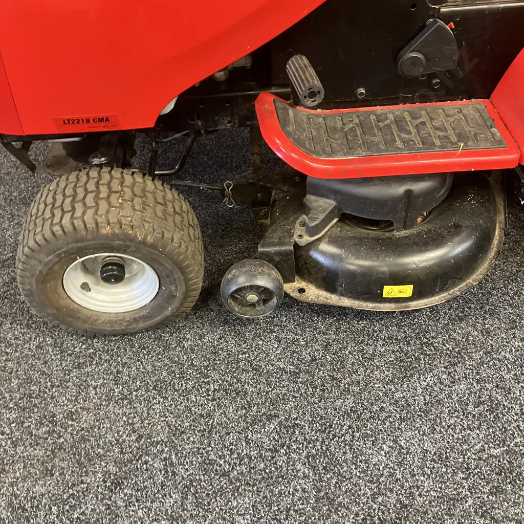 Jonsered LT2218CMA Lawn Tractor With Manual, B&S 502cc 17.5HP, Brand New Battery (Starts But Wont Keep Running) Image 1++