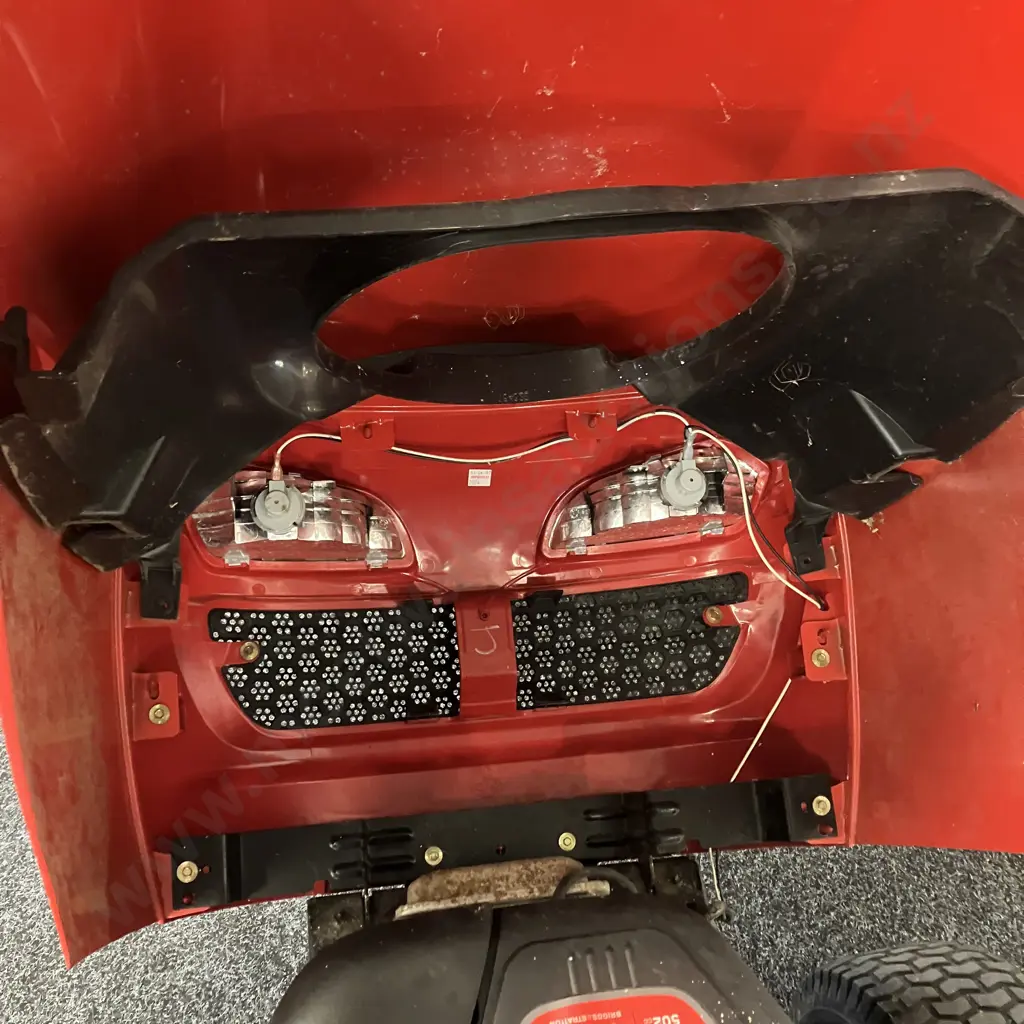 Jonsered LT2218CMA Lawn Tractor With Manual, B&S 502cc 17.5HP, Brand New Battery (Starts But Wont Keep Running) Image 1++