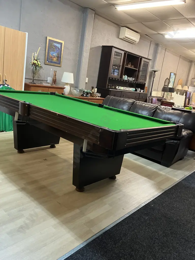 8ft Pool Table with Balls & Cues, Green Felt & Wood, Metal Legs (Felt Has Some Holes, 10 Red Snooker Balls Only) Image 1++