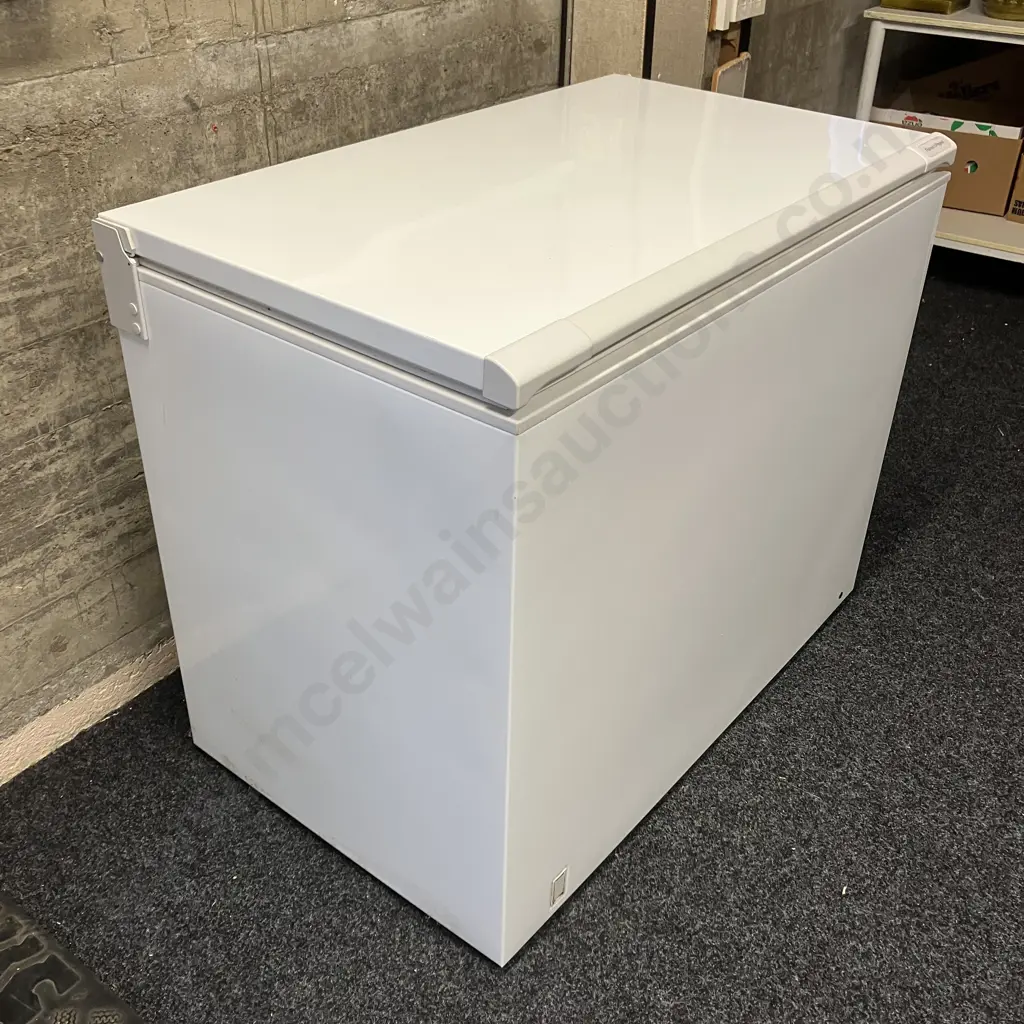 Fisher & Paykel 357 Litre Chest Freezer Model H360. #CSB511121 Image 1++