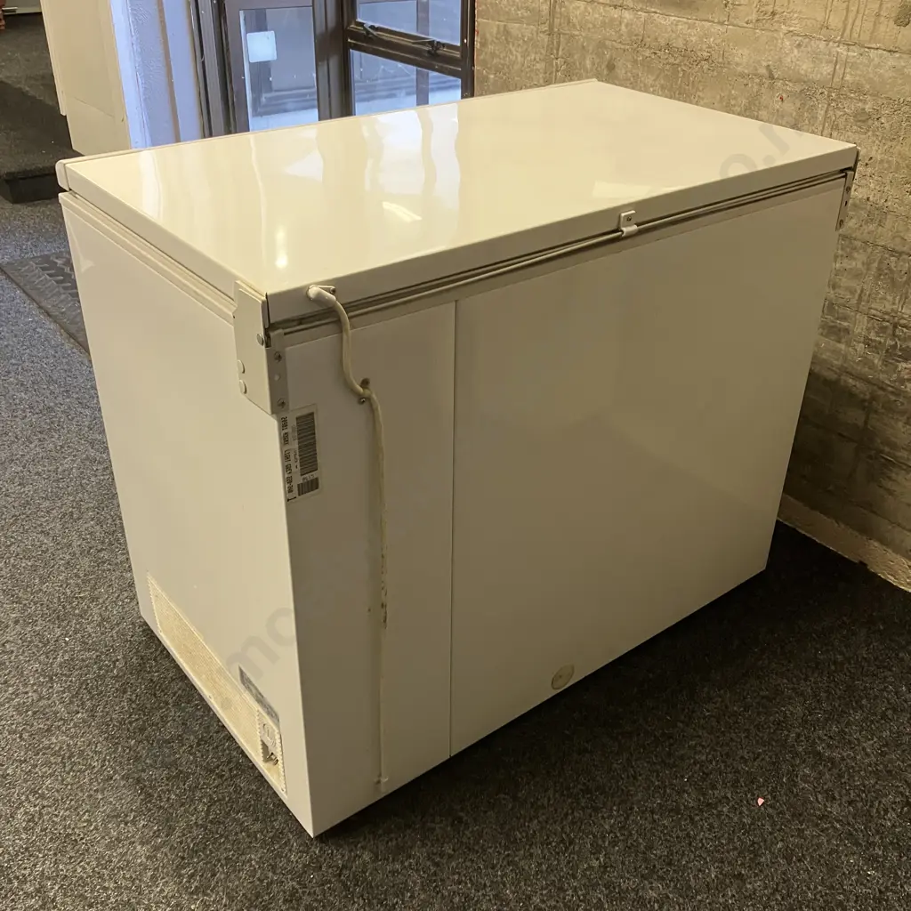 Fisher & Paykel 357 Litre Chest Freezer Model H360. #CSB511121 Image 1++