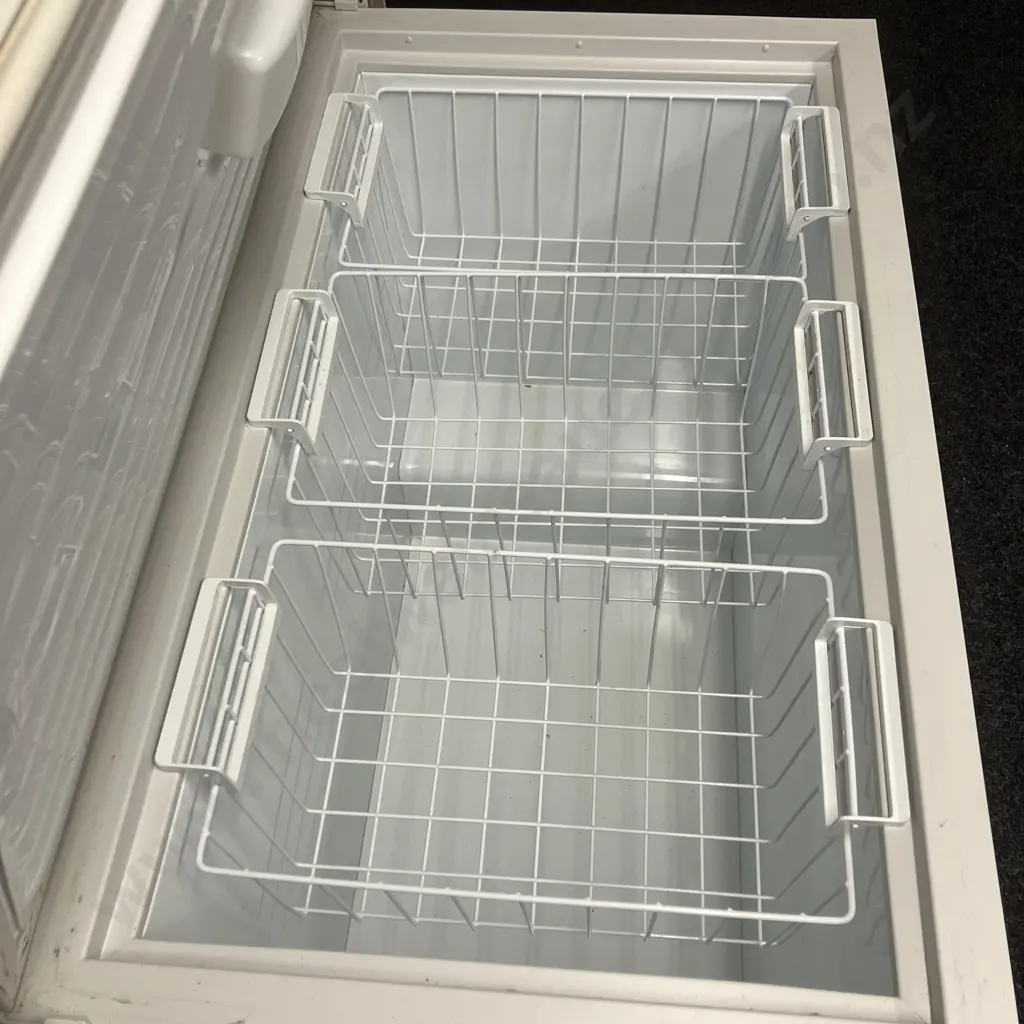 Fisher & Paykel 357 Litre Chest Freezer Model H360. #CSB511121 Image 1++
