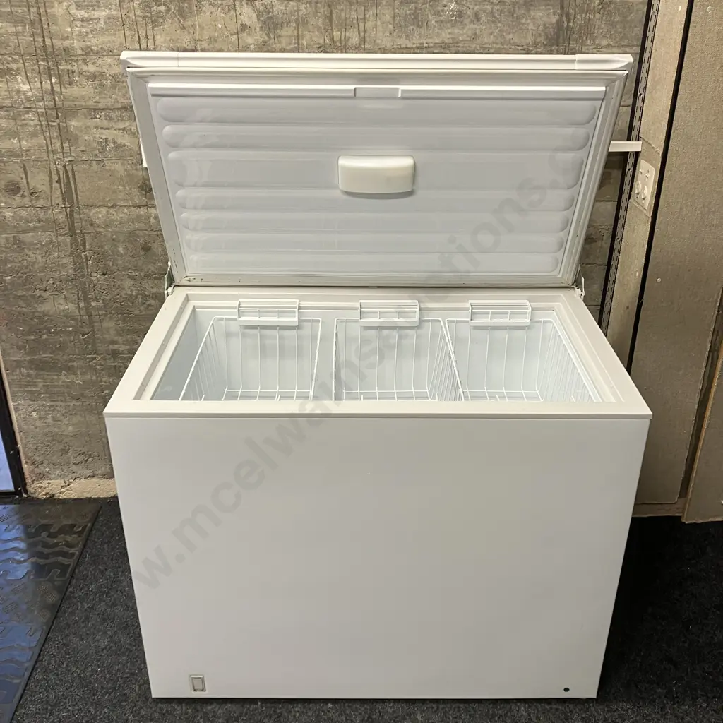 Fisher & Paykel 357 Litre Chest Freezer Model H360. #CSB511121 Image 1++