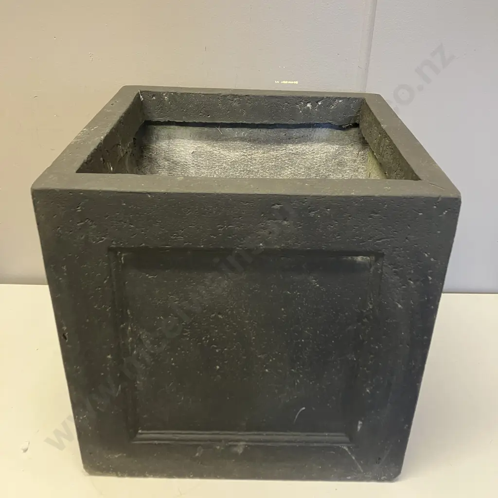 Black Square Resin / Fibreglass? Planter. 40 x 40cm Image 1++
