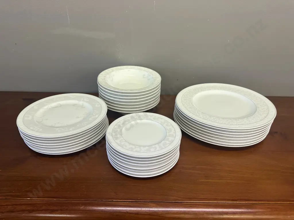 Villeroy & Boch Gray Pearl 8 Place Dinnerware 18cm Bread Plate, 20cm Salad Bowl, 22cm Breakfast Plate, 27cm Dinner Plate Image 1++