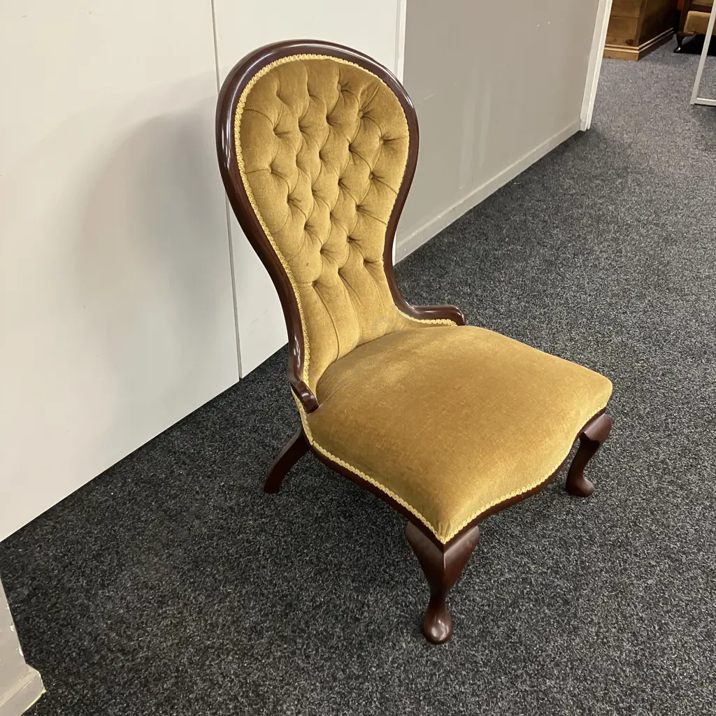 Queen Anne Style Mahogany Nursing Chair With Gold Draylon Button Back Image 1++