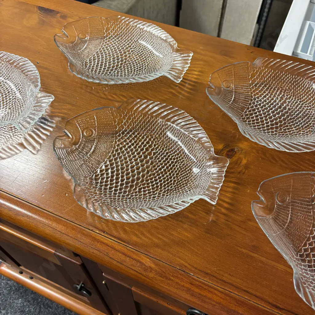 Set of 6 Glass Fish Plates Image 1++