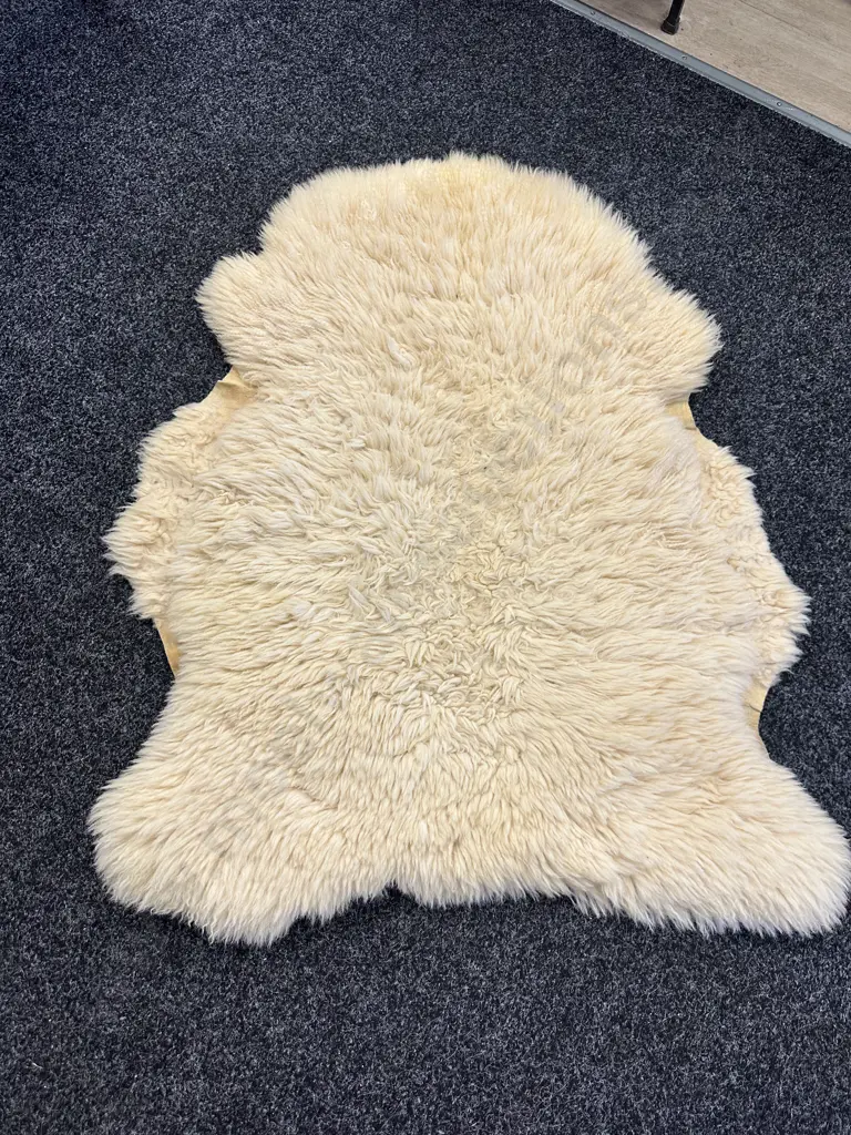 Vintage 'New Zealand Lambskin' Floor Rug - GL Bowron ChCh. 100 x 85cm Image 1++
