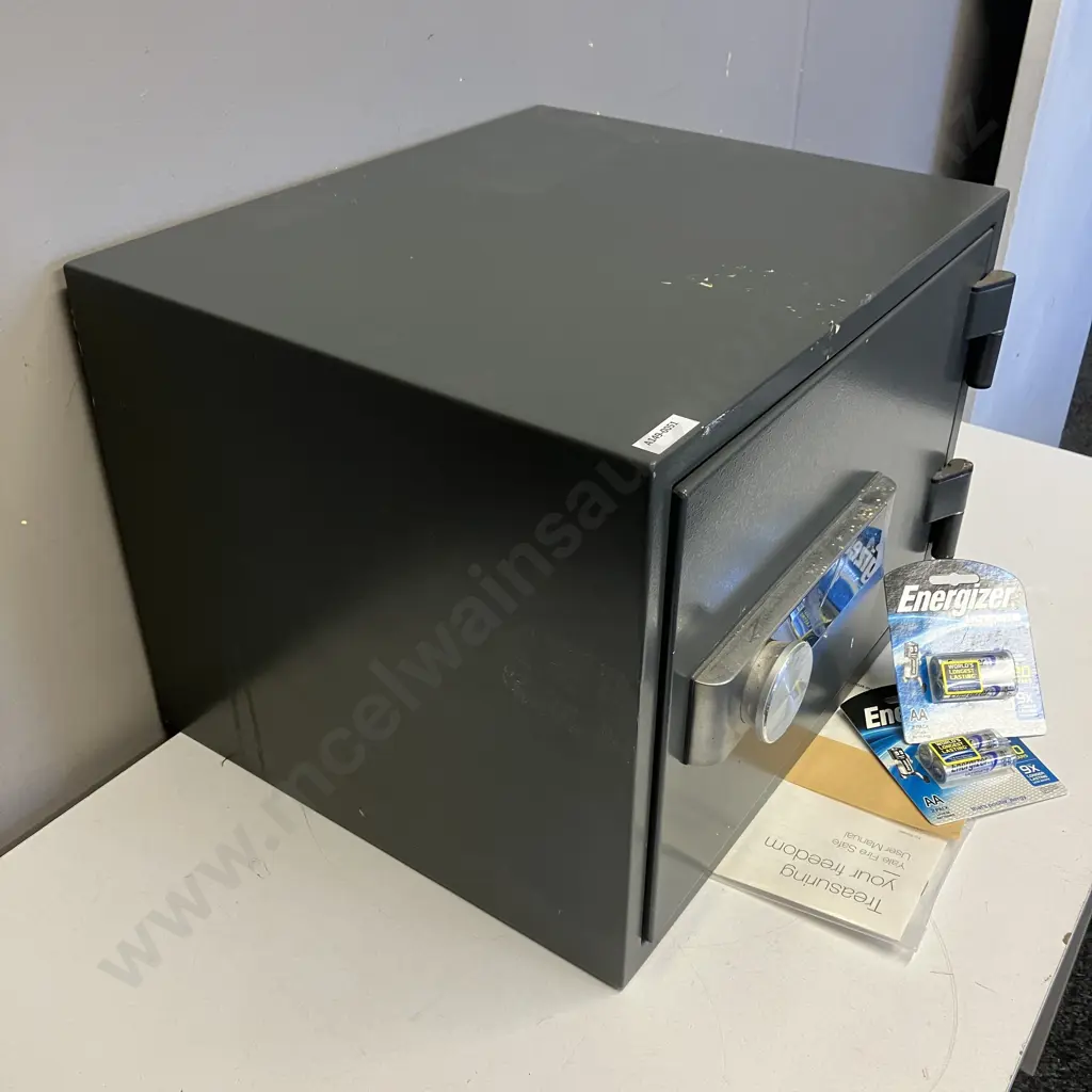Yale Fire Safe Model YFM/310/FG2 With Manual. H30 W41 D35cm Image 1++