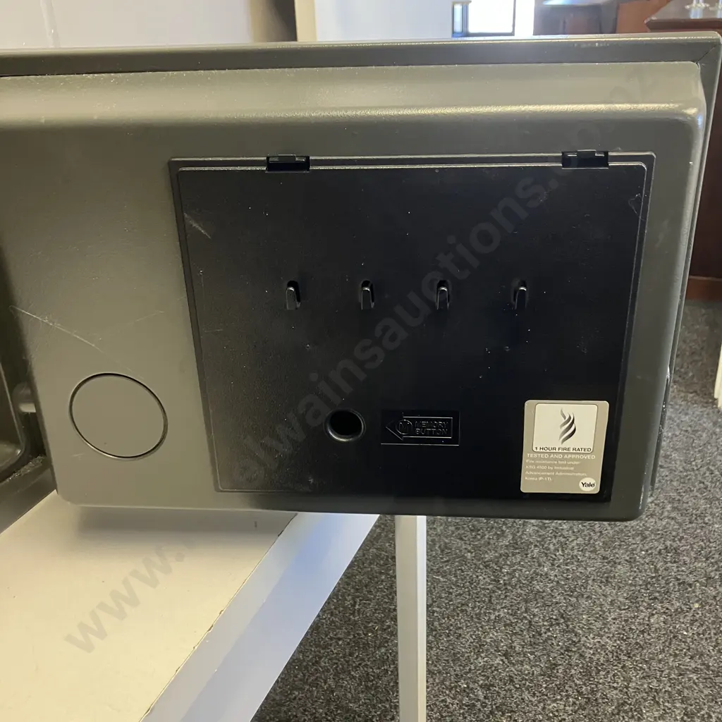 Yale Fire Safe Model YFM/310/FG2 With Manual. H30 W41 D35cm Image 1++