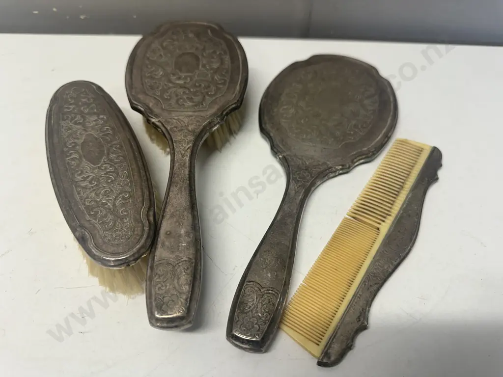 Vintage Dressing Table Set Silver Plated Detail Image 1++