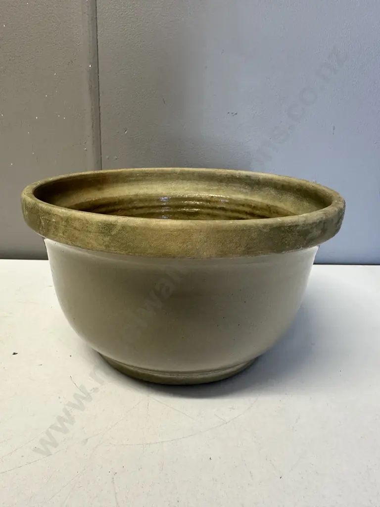 Two Toned Pottery Bowl H14,Dia25cm.  Image 1++