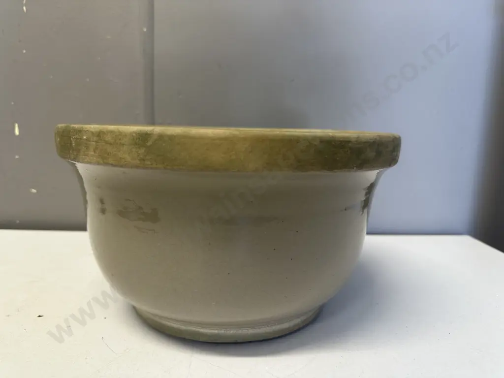Two Toned Pottery Bowl H14,Dia25cm.  Image 1++