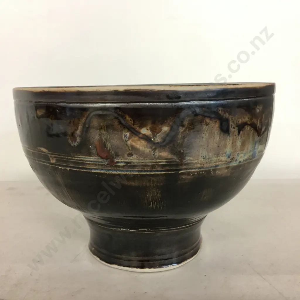 New Zealand Pottery Footed Glazed Bowl, Signed. 16 x 23cm Image 1++