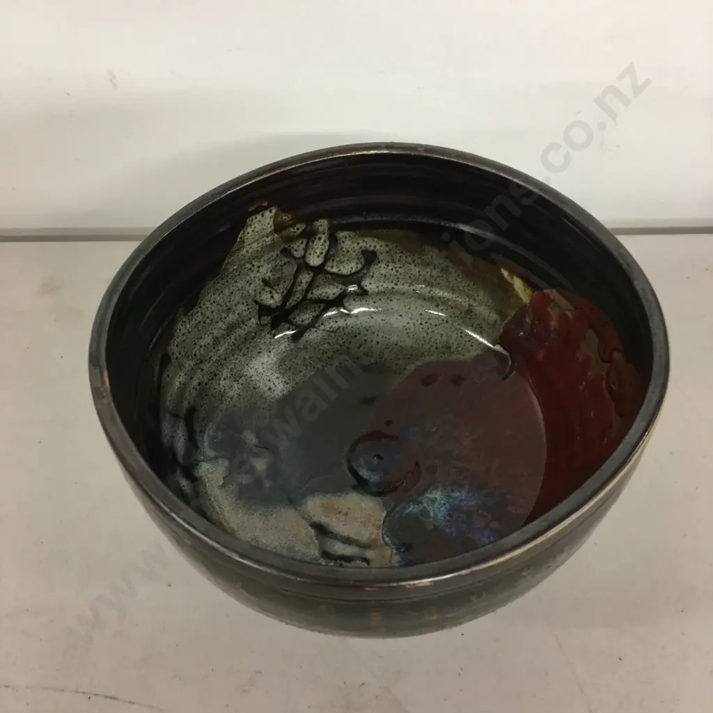 New Zealand Pottery Footed Glazed Bowl, Signed. 16 x 23cm Image 1++