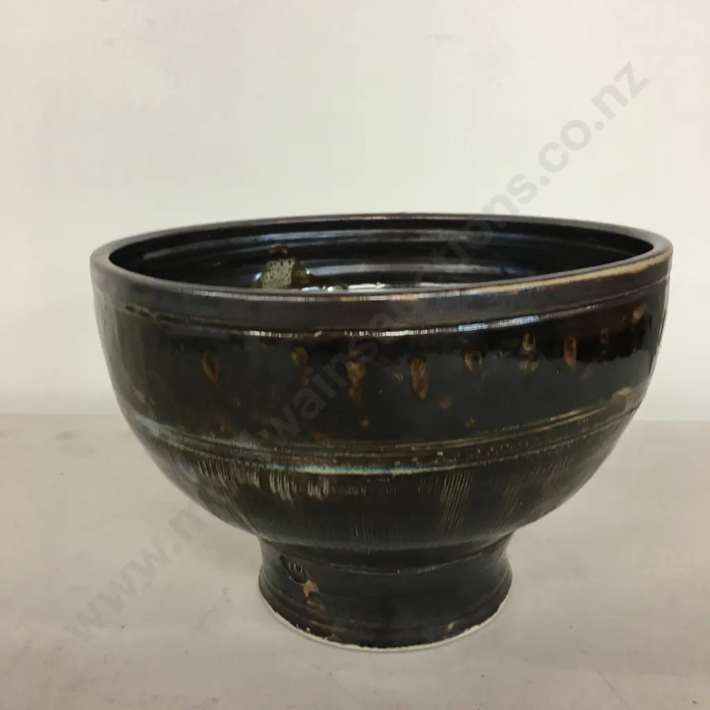 New Zealand Pottery Footed Glazed Bowl, Signed. 16 x 23cm Image 1++