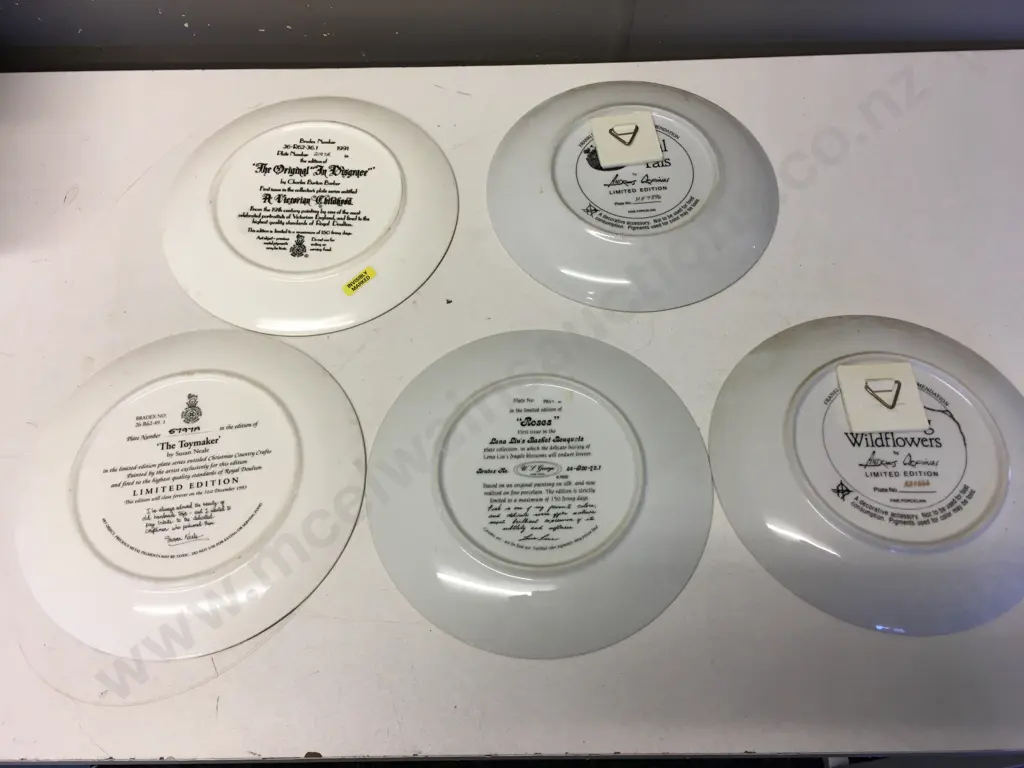 Selection Of Collectors Plates Including Royal Doulton Etc Image 1++