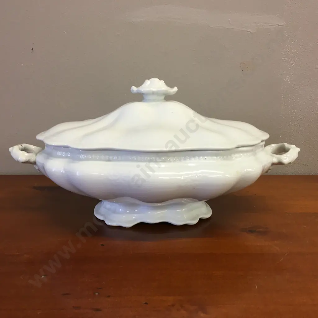 J&G Meakin Hanley (England) Lidded Vegetable Serving Dish Image 1++