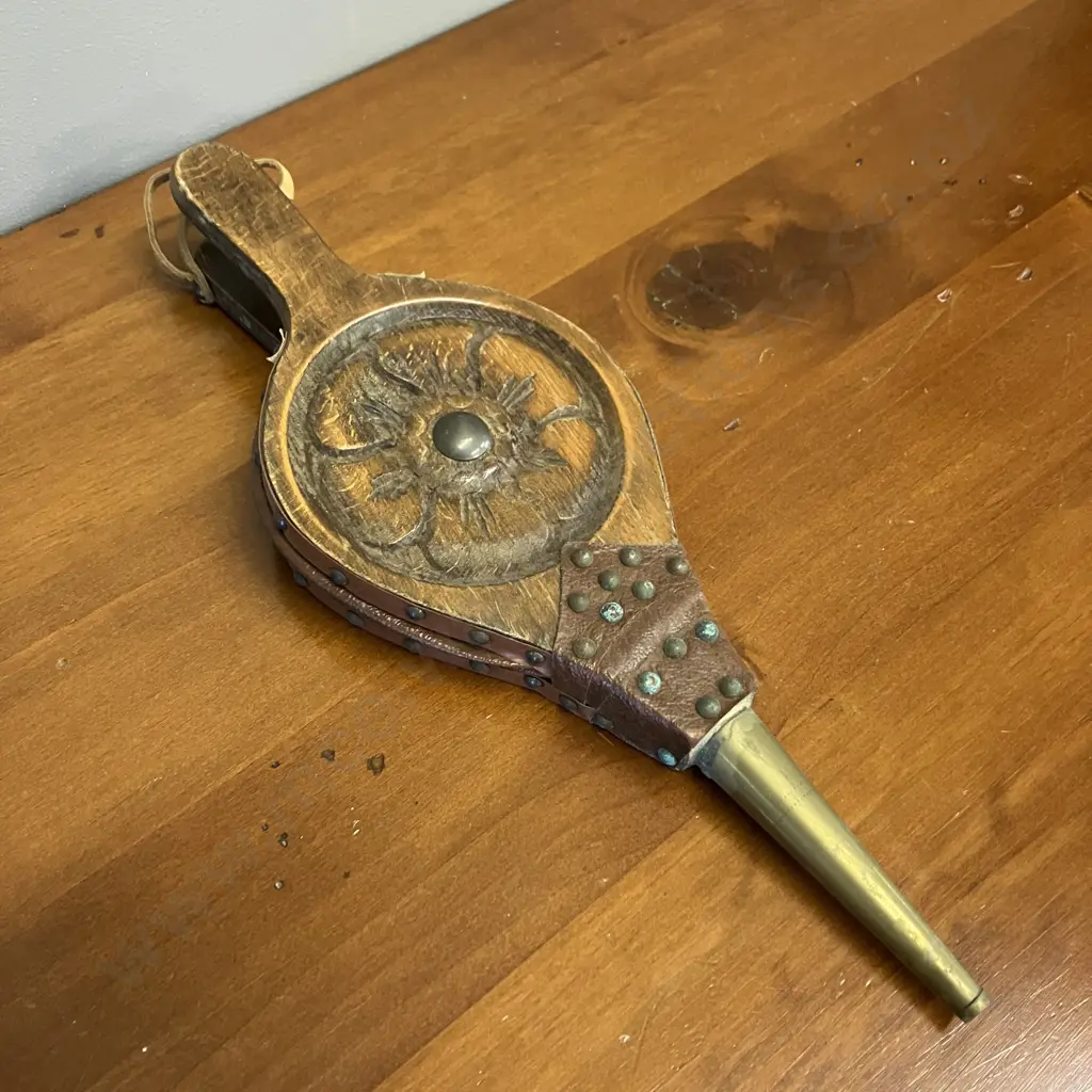 Arts & Crafts Carved Oak / Leather / Brass Fireside Bellows. L36cm Image 1++