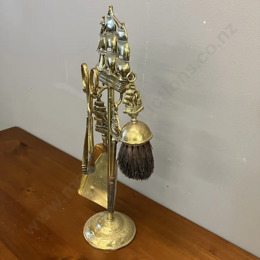 5 Piece Vintage Brass Fireside Set. H47cm Image 1++