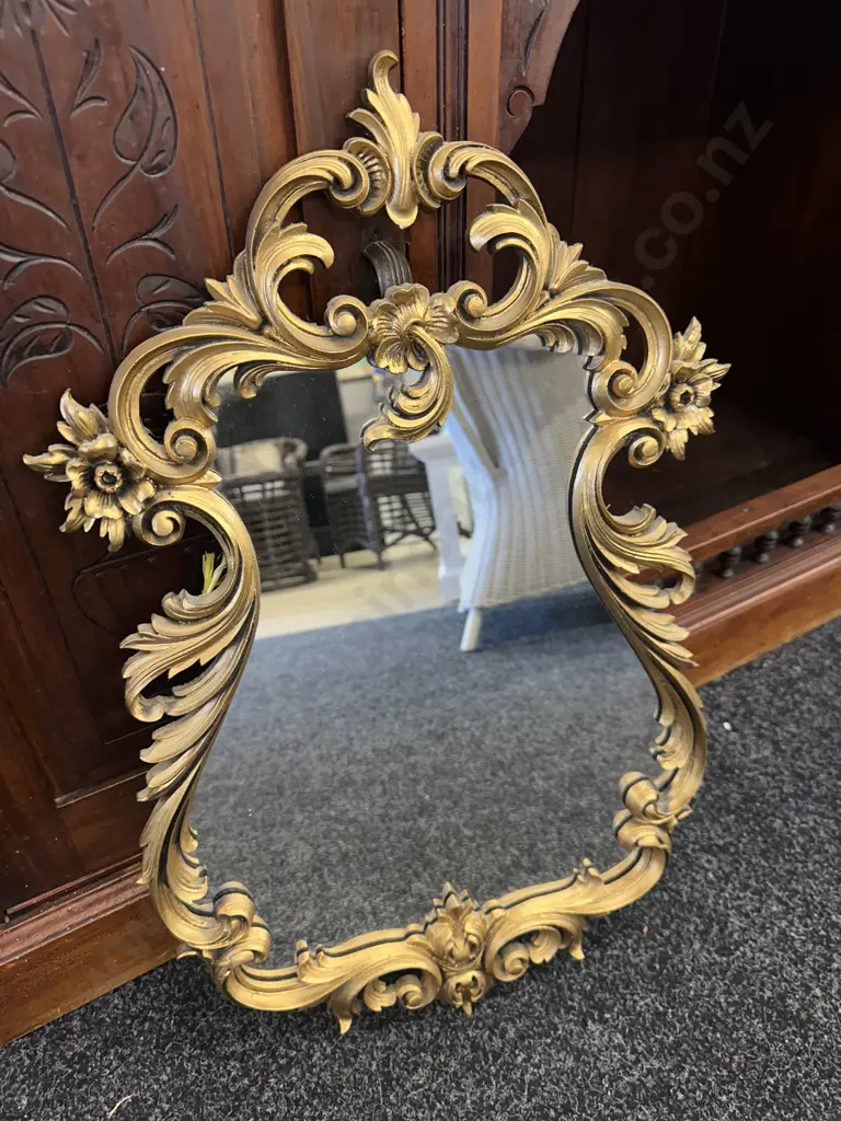 Small Vintage Ornate Mirror H60,W40ccm. Image 1++