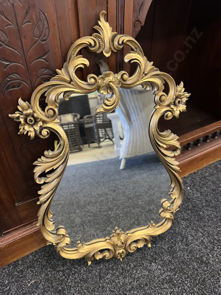 Small Vintage Ornate Mirror H60,W40ccm. Image 1++