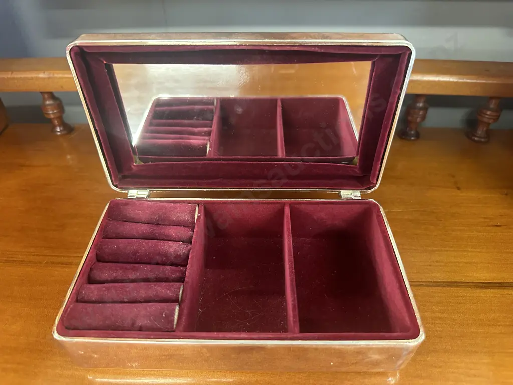 Vintage Metal Jewellery Box H6,W18,D11cm. Image 1++